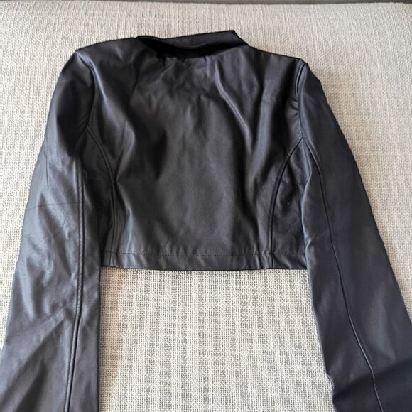 PrettyLittleThing Black Faux Leather Super Cropped Biker Jacket NEW Size 8 (US) - Picture 5 of 5